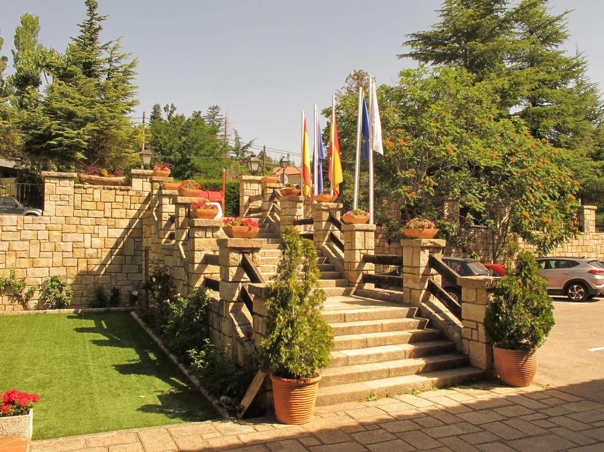 Hotel Rural Spa & Wellness Hacienda Los Robles Navacerrada Exterior photo